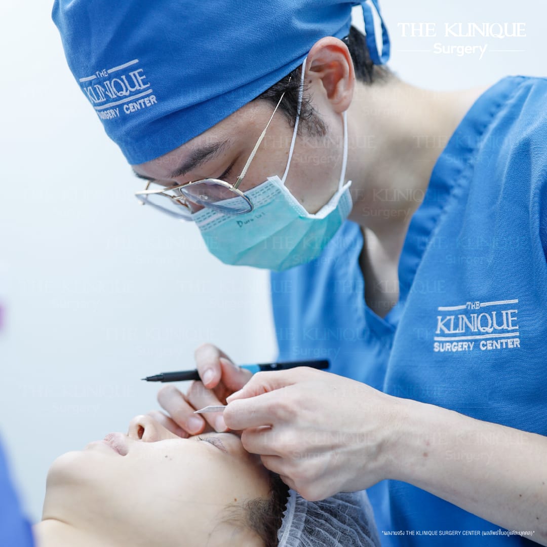 Expert Ophthalmologist Dr. Son analyzing eyelid muscle function for revision surgery