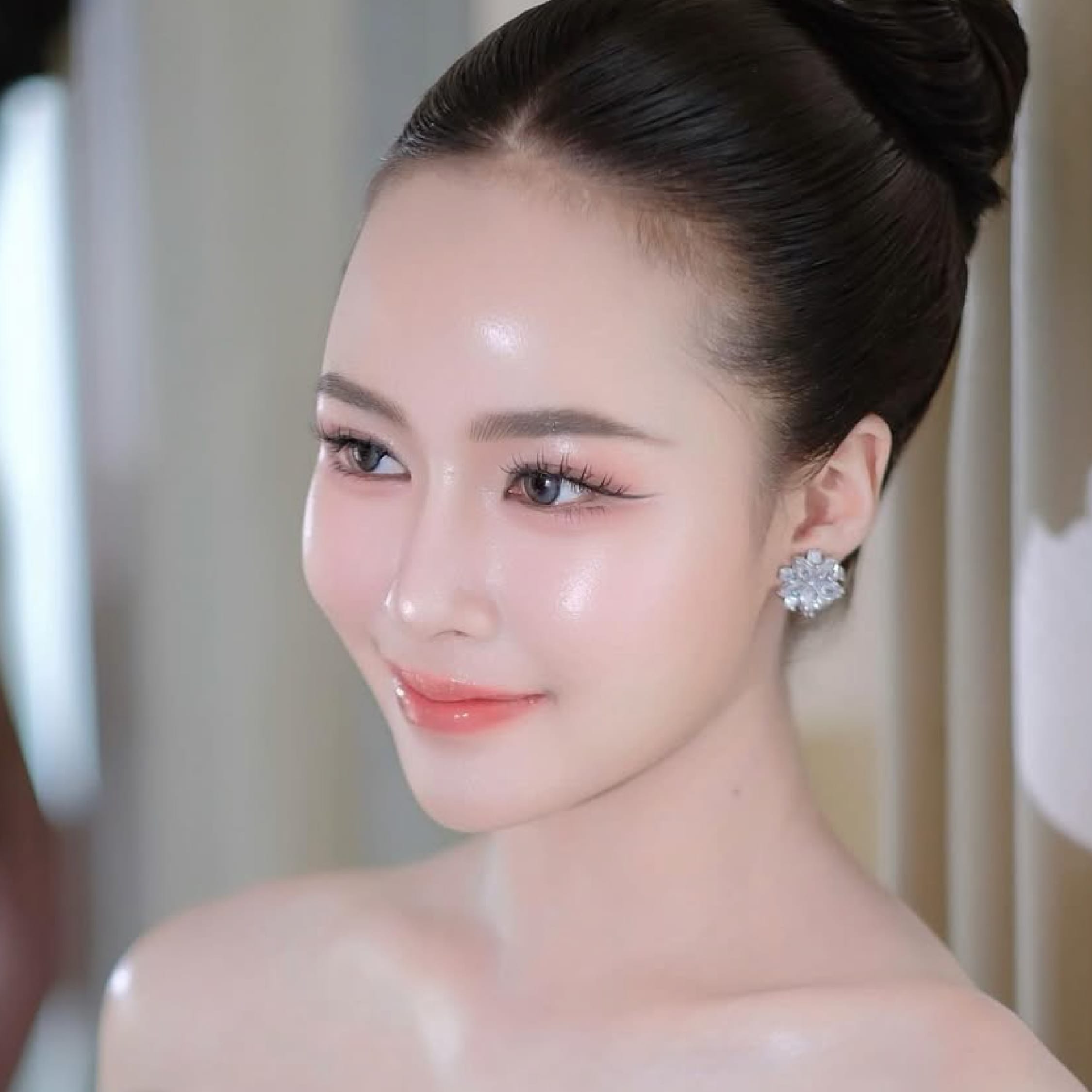After แก้กล้ามเนื้อตาอ่อนแรง Miss World Laos
