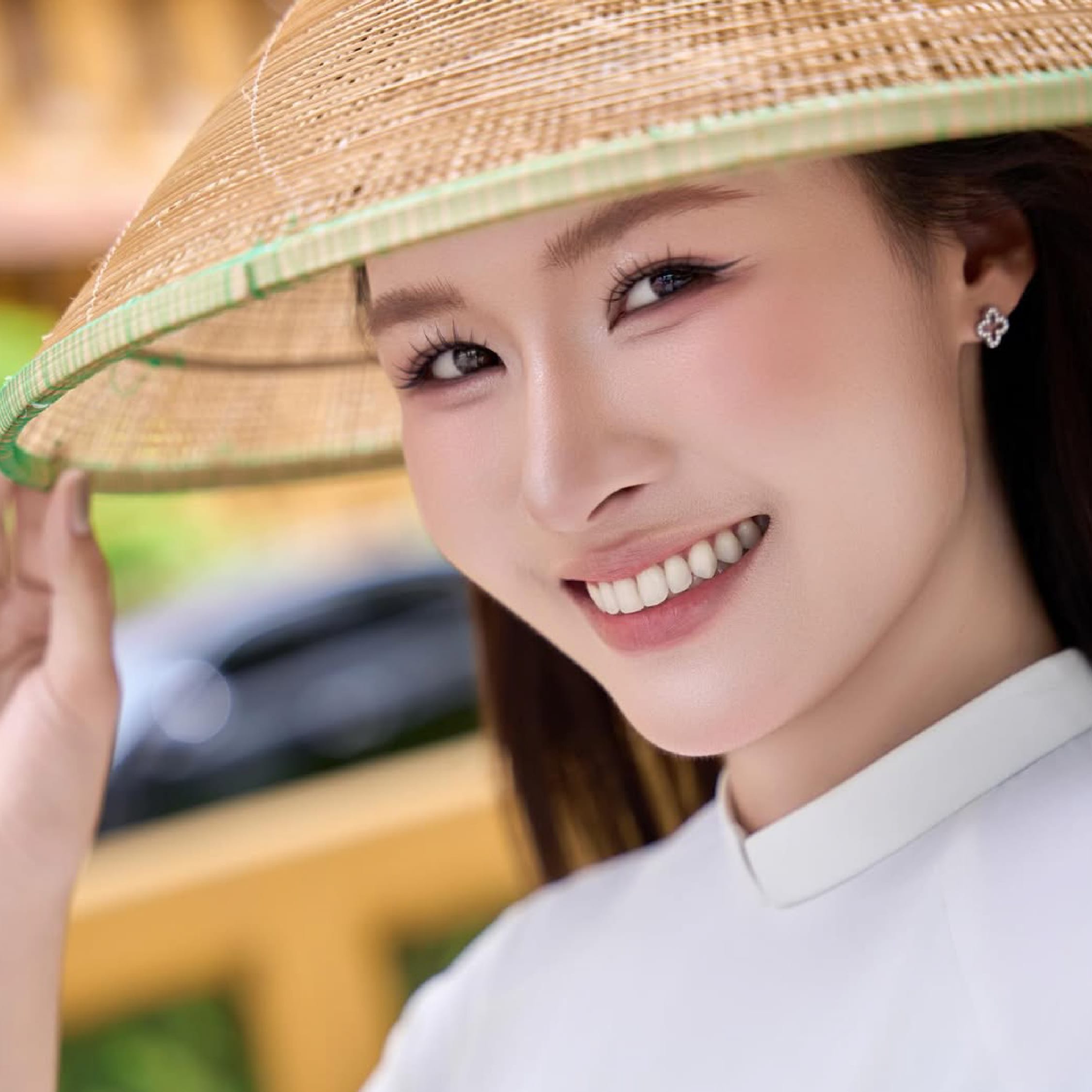 ตาสองชั้น Miss World Laos 2026